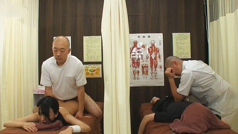 Dẫn người yêu đi mát-xa rồi bị nện cạnh bên mà không hề hay biết