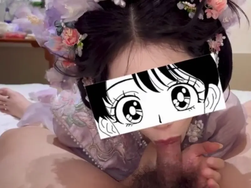 Gái xinh trong bộ đồ con búp bê liếm cục thịt cực đã