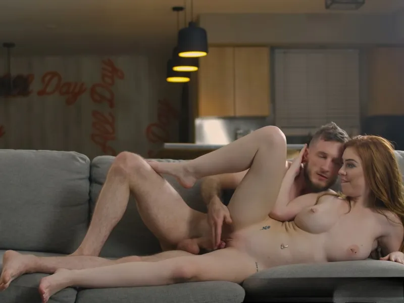 đang tăng ca mà em ghệ cứ dùng bím lôi kéo tôi doggy cùng em