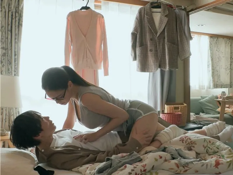 được chị cạnh nhà "an ủi" khi gấu đi ngoại tình